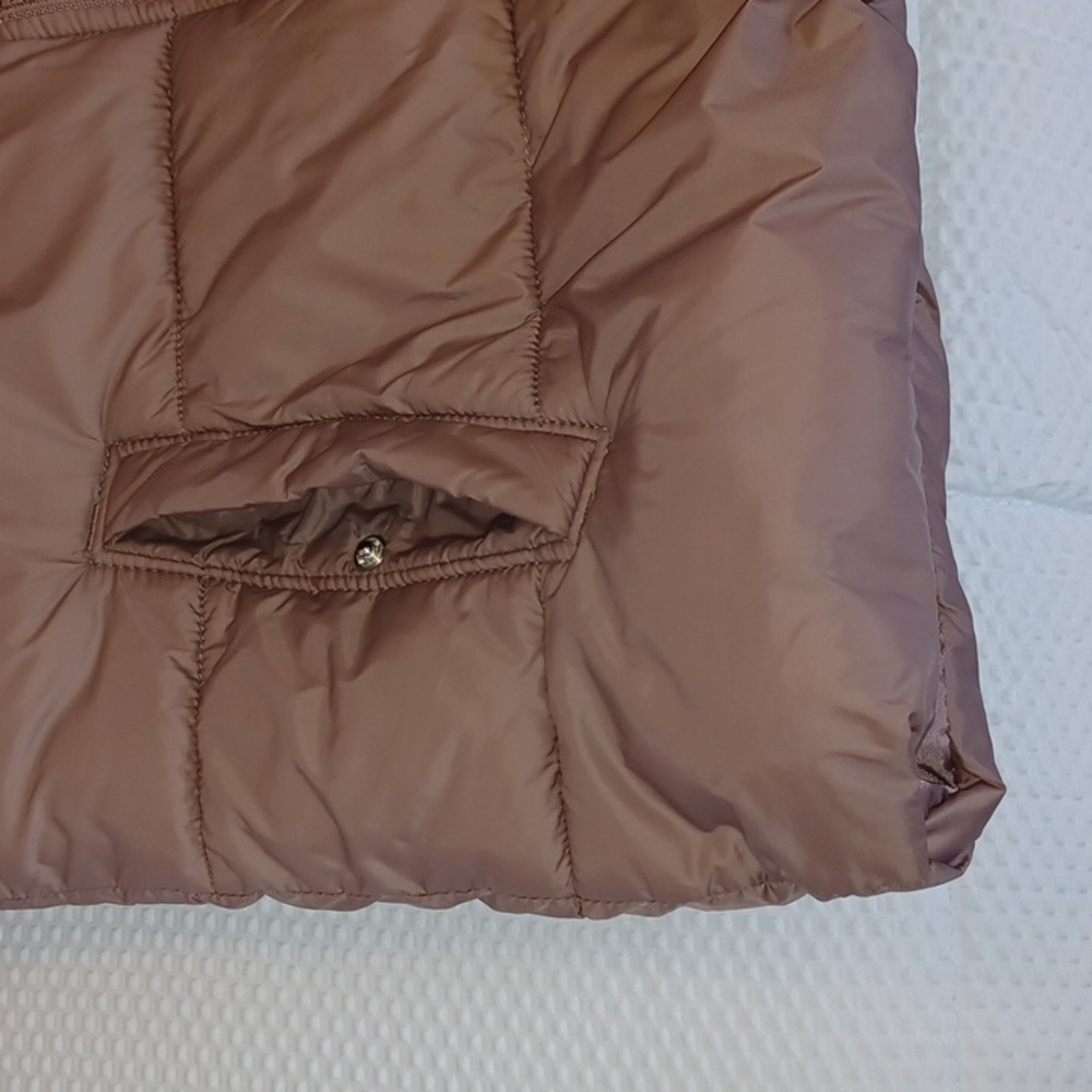 Old Navy Puffer Vest - Picture 6 of 9
